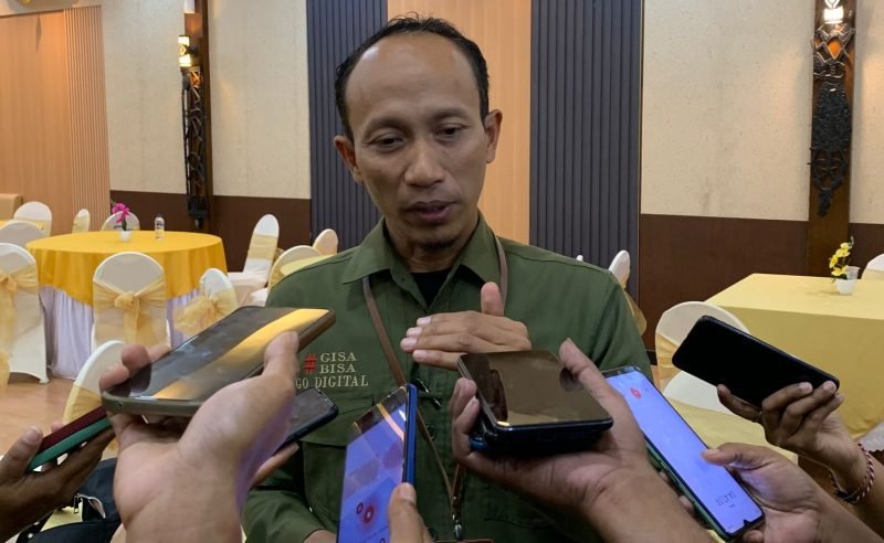 Kepala Disdukcapil Kabupaten Mimika, Slamet Sutedjo. (Foto: Galeri Papua/Moh. Wahyu Welerubun)