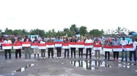 Gerakan nasional menyonsong HUT ke-79 RI, pembagian 10 juta bendera merah putih, di Kabupaten Mappi, Papua Selatan. (Foto: Istimewa/Humas Pemkab Mappi)