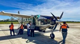 Pesawat Smart Aviation Air PK-SNH yang ditembak KKB saat terbang dari Kabupaten Puncak menuju Nabire, Senin (8/7/2024) siang. (Foto: Istimewa)