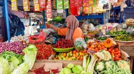 Lapak dagangan milik Hasna, pedagang Pasar Sentral Timika. (Foto: Galeri Papua/Endy Langobelen)