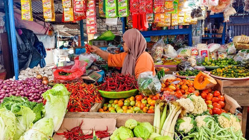 Lapak dagangan milik Hasna, pedagang Pasar Sentral Timika. (Foto: Galeri Papua/Endy Langobelen)