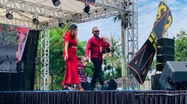 Peserta Family Fashion Show saat tampil di panggung TIFA 2024. (Foto: Galeri Papua/Moh. Wahyu Welerubun)