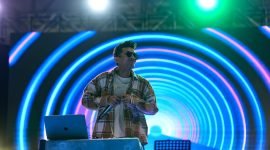 Dycal Siahaan tampil di panggung Timika Inside Festival of Art (TIFA) 2024, Jumat (19/7/2024). (Foto: Istimewa/Dokumentasi TIFA 2024)