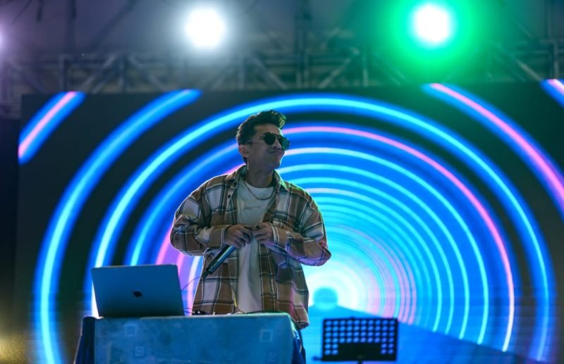 Dycal Siahaan tampil di panggung Timika Inside Festival of Art (TIFA) 2024, Jumat (19/7/2024). (Foto: Istimewa/Dokumentasi TIFA 2024)