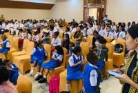 Perwakilan anak-anak TK, SD, SMP dan SMA saat mengikuti kegiatan di Hotel Cartenz, Jalan Budi Utomo, Timika, Papua Tengah. (Foto: Galeri Papua/Moh. Wahyu Welerubun)