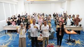 Foto bersama kegiatan sosialisasi masyarakat cerdas dan teliti menggunakan antibiotik (Mace Teti) oleh Loka POM Mimika di Hotel Horison Ultima, Timika, Papua Tengah, Kamis (25/7/2024). (Foto: Istimewa/Loka POM Mimika)