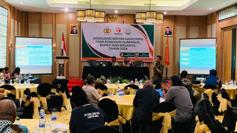 Suasana sosialisasi Sentra Gakkumdu oleh Bawaslu Mimika di Hotel Swiss Bellin Timika. (Foto: Galeri Papua/Moh. Wahyu Welerubun)