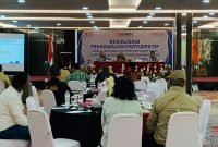 Sosialisasi pengawasan partisipatif oleh Bawaslu Mimika di Ballroom Hotel Horison Diana Timika, Senin (29/7/2024). (Foto: Galeri Papua/Moh. Wahyu Welerubun)