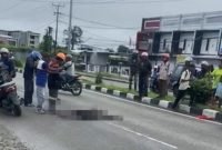 Tangkapan layar video memperlihatkan anggota Polres Mimika yang alami kecelakaan. 