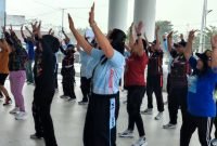 Senam sehat bersama awali Dukcapil Festival. (Foto: Galeri Papua/Endy Langobelen) 