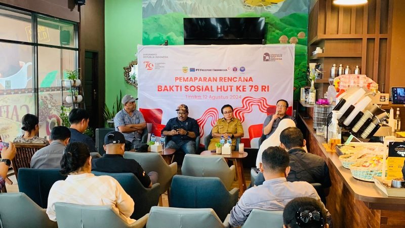 Panitia HUT ke-79 RI Lowland PTFI dalam konferensi pers di Rumah Kopi Amungme Gold. (Foto: Galeri Papua/Wahyu)