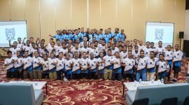 Tim Official PFA bersama 30 anak siswa baru terpilih yang akan menjadi bagian dari PFA U-13 dan mulai berlatih di MSC Timika. (Foto: Istimewa/Corporate Communication PTFI)