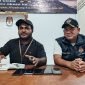 Ketua Panitia Pemilihan Distrik (PPD) Mimika Baru (Miru), Jembris Wafom (kiri), dan Anggota PPD Distrik Miru Kordinator Divisi Data dan Informasi, Achmad Gozali (kanan). (Foto: Galeri Papua/Endy Langobelen)