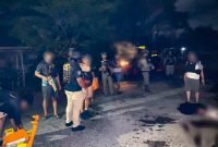 Aparat melakukan olah TKP pasca penembakan terhadap dua orang warga di Yahukimo, Papua Pegunungan. (Foto: Istimewa/Humas Polda Papua)