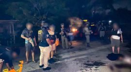 Aparat melakukan olah TKP pasca penembakan terhadap dua orang warga di Yahukimo, Papua Pegunungan. (Foto: Istimewa/Humas Polda Papua)