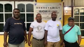 Jajaran pengurus Ikatan Alumni Peserta Program Beasiswa YPMAK (IAPPB-YPMAK). (Foto: Galeri Papua/Moh. Wahyu Welerubun)