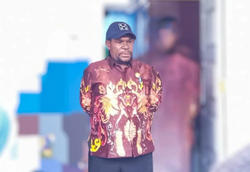 Kepala Bidang Informasi Pengadaan Pemberhentian, Pembinaan dan Kesejahteraan Aparatur pada Badan Kepegawaian dan Pengembangan Sumber Daya Manusia Kabupaten Mimika, Yulius Pinimet. (Foto: Galeri Papua/Jefri Manehat)