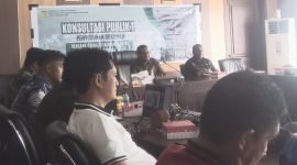 Asisten 1 Bidang Pemerintahan dan Kesejahteraan Rakyat Setda Mimika, Septinus Timang, saat memberikan arahan dalam konsultasi publik penyusunan dokumen rencana detail tata ruang (RDTR) perkotaan Timika. (Foto: Galeri Papua/Jefri Manehat)