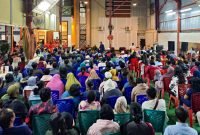 Relawan Wanita Muslim Timika, Relawan Kurnia Jaya Karya, dan Relawan Nusantara hadir di kediaman bakal calon Wakil Bupati Mimika Yusuf Rombe, Jalan C. Heatubun, Sabtu (7/9/2024). (Foto: Istimewa/Tim AIYE)