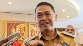 Penjabat Bupati Mimika, Valentinus Sudarjanto Sumito. (Foto: Galeri Papua/Jefri Manehat)