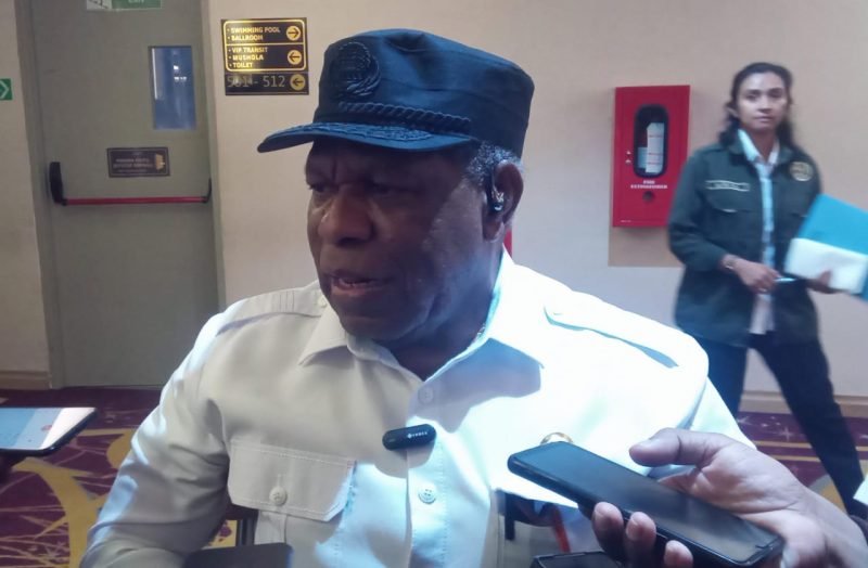 Penjabat Sekretaris Daerah Kabupaten Mimika, Petrus Yumte. (Foto: Galeri Papua/Jefri Manehat)