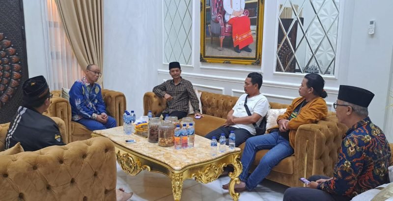 Bakal calon Wakil Bupati Mimika, Yusuf Rombe, bertatap muka dengan Kerukunan Keluarga Madura. (Foto: Istimewa/Tim AIYE)