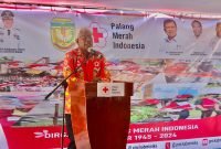 Johannes Rettob sedang menyampaikan amanatnya pada peringatan HUT ke-79 PMI. (Foto: Galeri Papua/Wahyu)