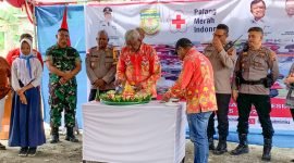 Momen pemotongan tumpeng pada perayaan HUT PMI ke-79. (Foto: Galeri Papua/Wahyu)