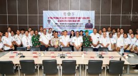 Foto bersama usai ceremonial pelepasan kontingen perwakilan Kabupaten Mappi untuk mengikuti Pesta Paduan Suara Gerejawi (Pesparawi) I Tingkat Provinsi Papua Selatan tahun 2024, Rabu (18/9/2024).  (Foto: Istimewa/Humas Pemda Mappi)