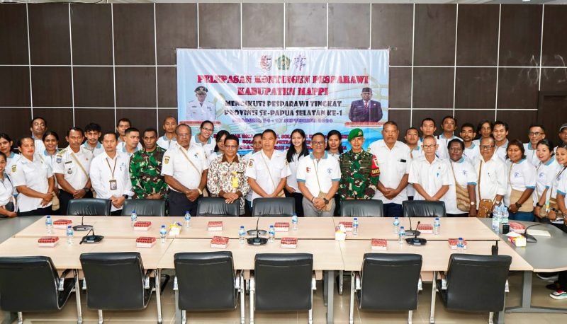 Foto bersama usai ceremonial pelepasan kontingen perwakilan Kabupaten Mappi untuk mengikuti Pesta Paduan Suara Gerejawi (Pesparawi) I Tingkat Provinsi Papua Selatan tahun 2024, Rabu (18/9/2024).  (Foto: Istimewa/Humas Pemda Mappi)