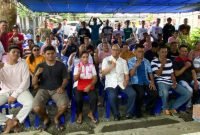 Foto bersama bakal calon Wakil Bupati Mimika, Yusuf Rombe dengan Kerukunan Koratutul Kabupaten Mimika. (Foto: Istimewa/Tim AIYE)