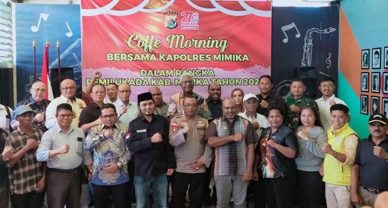 Foto bersama usai kegiatan coffee morning di Baliem Cafe, Hotel Horison Ultima Mimika, Jumat (20/9/2024). (Foto: Istimewa/Tim AIYE)