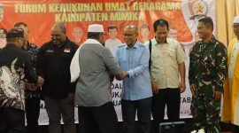 Bakal calon Wakil Bupati Mimika, Yusuf Rombe, dari pasangan AIYE, menghadiri doa lintas agama menjelang Pilkada. (Foto: Istimewa/Tim AIYE)