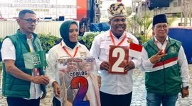 Maximus Tipagau dan Peggi Patricia Pattipi mendapatkan nomor urut 2 dalam Pilkada Mimika tahun 2024. (Foto: Galeri Papua/Endy Langobelen)