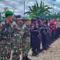 Personel gabungan TNI-Polri saat mengikuti apel siaga pengamanan Deklarasi Pilkada Damai di Lapangan Petrosea, Jalan WR Supratman, Timika, Papua Tengah, Rabu (25/9/2024). (Foto: Galeri Papua/Endy Langobelen)