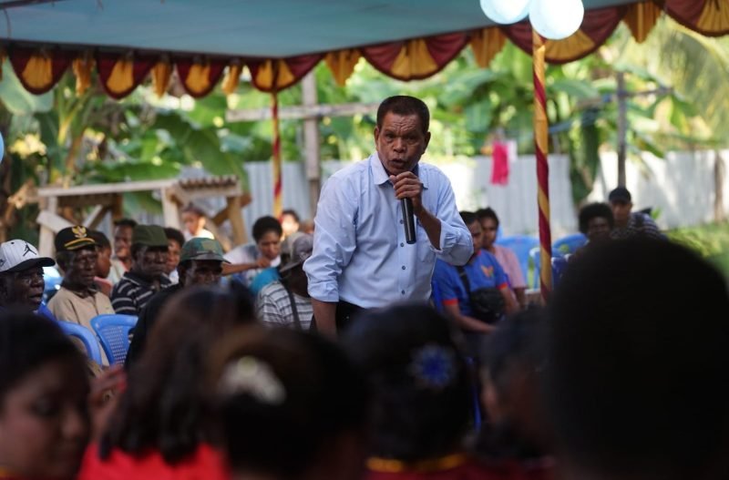 Tokoh masyarakat Suku Kei yang ada di Mimika, Wilson Renyaan. (Foto: Istimewa/Tim AIYE)