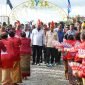 Calon Wakil Bupati Mimika, Yusuf Rombe, bersama rombongan disambut meriah oleh masyarakat Suku Kei di Mimika. (Foto: Istimewa/Tim AIYE)