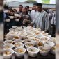 AIYE membagikan 1.000 porsi bakso gratis kepada warga di Jalan Babussalam, Timika, Papua Tengah, Jumat (4/10/2024). (Foto: Istimewa/Tim AIYE)