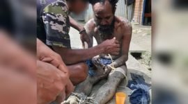 Tampak tangan dan kaki dari Alex Sondegau tengah terikat. (Foto: Istimewa/TPNPB-OPM)