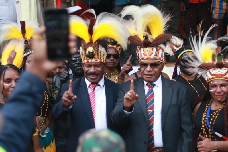 Pasangan calon Bupati dan Wakil Bupati Puncak nomor urut 1, Elvis Tabuni dan Naftali Akawal (EL-NAF). (Foto: Istimewa/Tim EL-NAF)