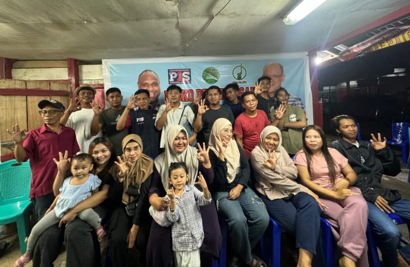 Foto bersama relawan dari Pasukan Palopo dan Pasukan Pong Intan. (Foto: Istimewa/Tim AIYE)