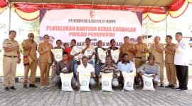 Penyaluran beras cadangan pangan pemerintah tahun 2024 di Kabupaten Mappi. (Foto: Istimewa/Humas Pemda Mappi)