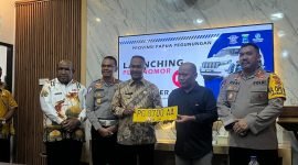 Foto bersama peluncuran nomor registrasi kendaraan bermotor di Papua Pegunungan. (Foto: Istimewa/Humas Polda Papua)