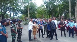 Peluncuran penerapan metode Gasing di Sentral Pendidikan Mimika yang ditandai dengan pemukulan tifa. (Foto: Galeri Papua/Jefri Manehat)