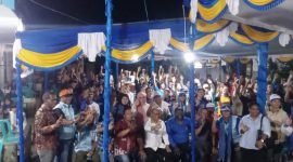 Foto bersama tim pemenangan AIYE Gang Sesean bersama calon Wakil Bupati Mimika, Yusuf Rombe. (Foto: Galeri Papua/Jefri Manehat)