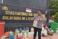 Ribuan liter miras lokal disita Polres Jayawijaya. (Foto: Istimewa/Humas Polda Papua)