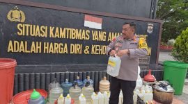 Ribuan liter miras lokal disita Polres Jayawijaya. (Foto: Istimewa/Humas Polda Papua)