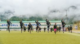 Anak-anak Papua Football Academy melaksanakan latihan fisik di Lapangan Sporthall Tembagapura, Rabu (23/10/2024). (Foto: Istimewa/Corporate Communication PTFI)