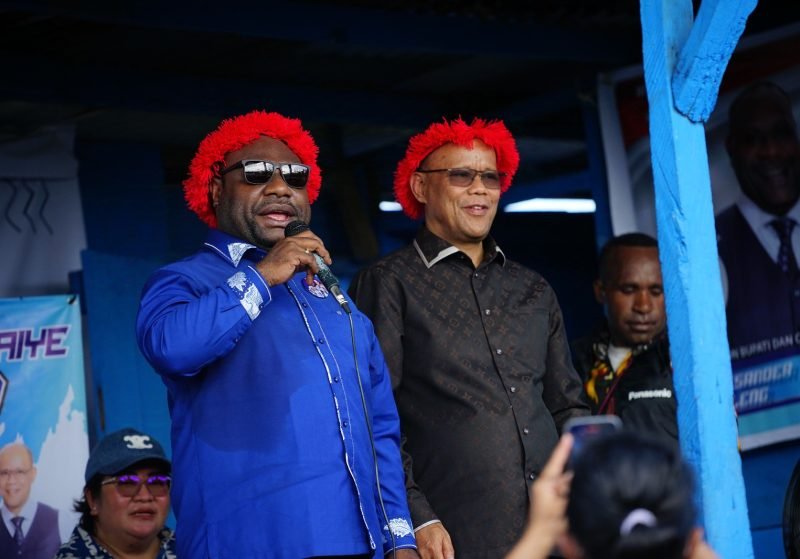 Pasangan calon Bupati dan Wakil Bupati Mimika, Alexsander Omaleng dan Yusuf Rombe. (Foto: Istimewa/Tim AIYE)