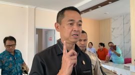 Penjabat (Pj) Bupati Mimika, Valentinus Sudarjanto Sumito. (Foto: Galeri Papua/Wahyu)